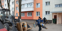 Более 30 куб. м крупногабаритного мусора ежедневно вывозят от подъездов в Коломне - Regions.Ru