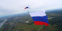 Российский триколор развернули в небе над Коломной - Regions.Ru